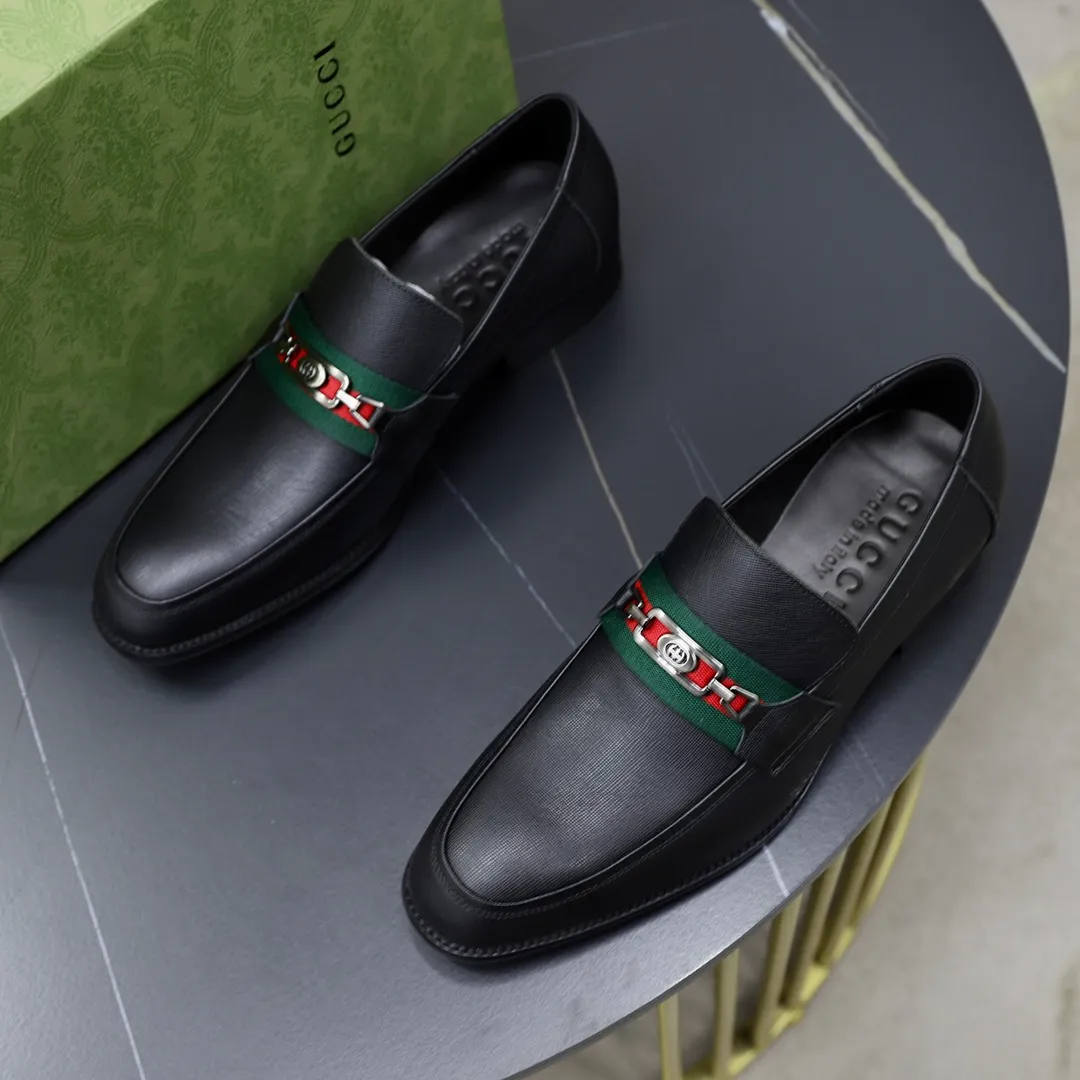 Men's shoes: 250🙅‍♂️🙅‍♂️🙅‍♂️Niuli Brand: GUCCI Size: 38-44 (45 can be customized) Level: Counter classic Material: Original soft cowhide upper Comfortable cowhide lining Original lightweight outsole Style category: Business casual footwear Driving leather shoes Color: Actual picture color